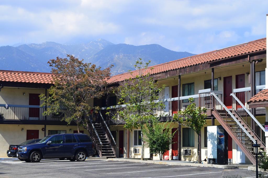 Pasadena Lodge Exterior foto